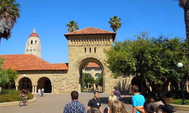 tour a pie de campus de stanford