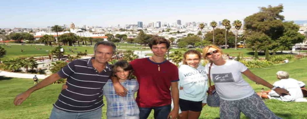 Visit-mission-districts-Dolores-Park-city-walking-tour-min-x--x