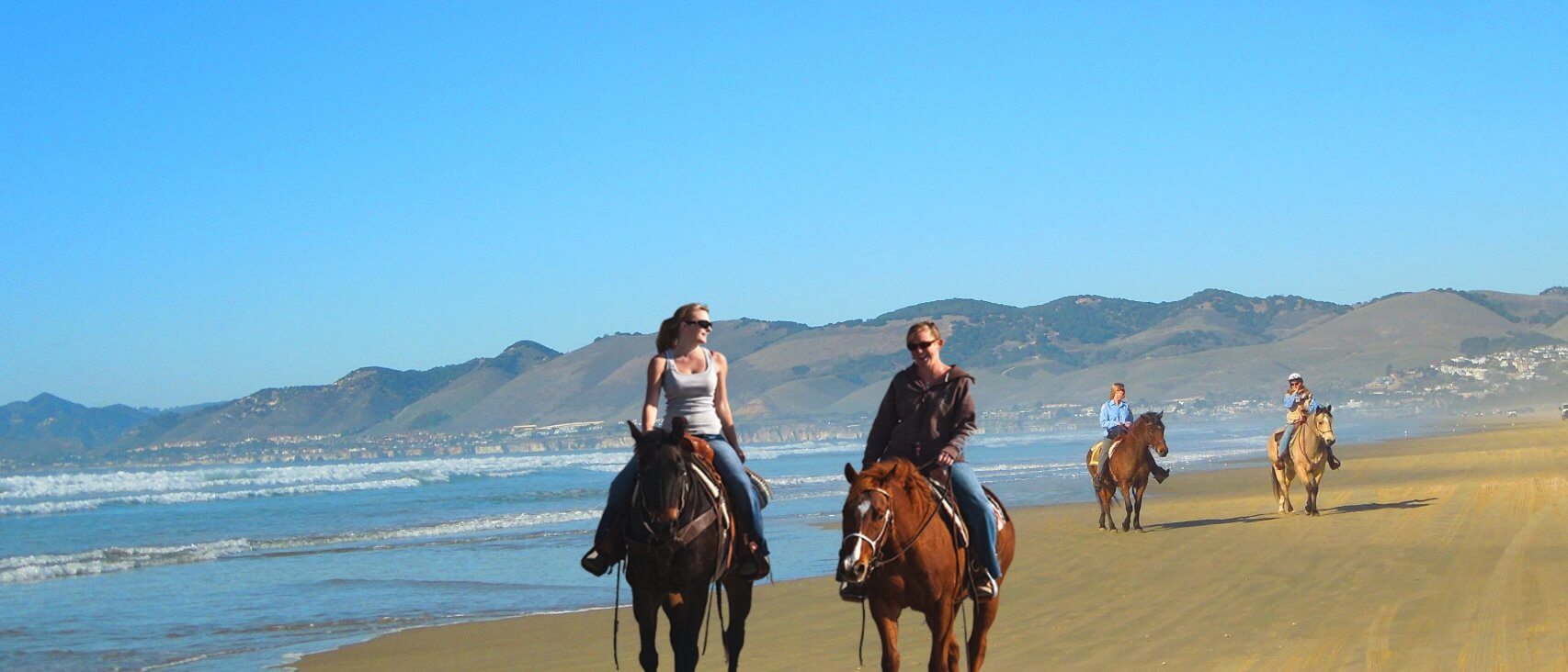 horseback_rides_on_the_beach_near_san_francisco